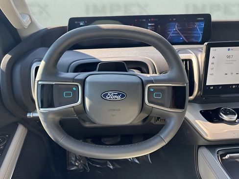 Used 2025 Ford Expedition Active AWD/4WD image 14