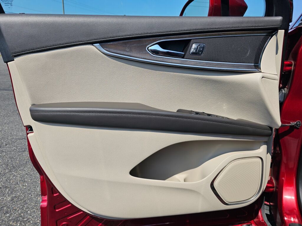 Used 2018 Lincoln MKX Reserve AWD/4WD image 20