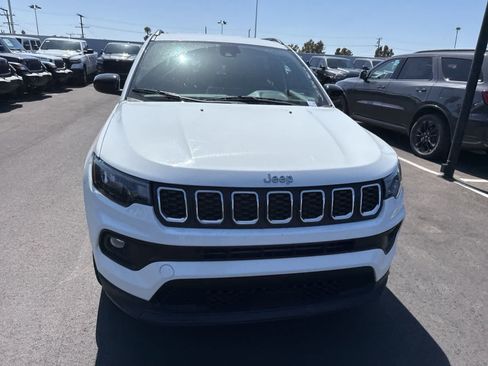 Used 2024 Jeep Compass Latitude AWD/4WD image 6