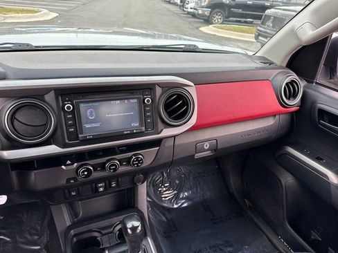 Used 2018 Toyota Tacoma SR5 image 17