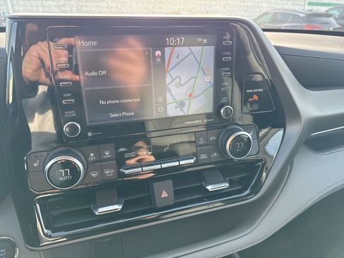 Used 2022 Toyota Highlander XLE image 21