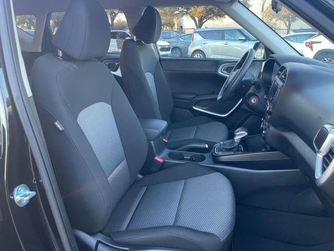 Used 2025 Kia Soul LX w/ LX Technology Package image 36