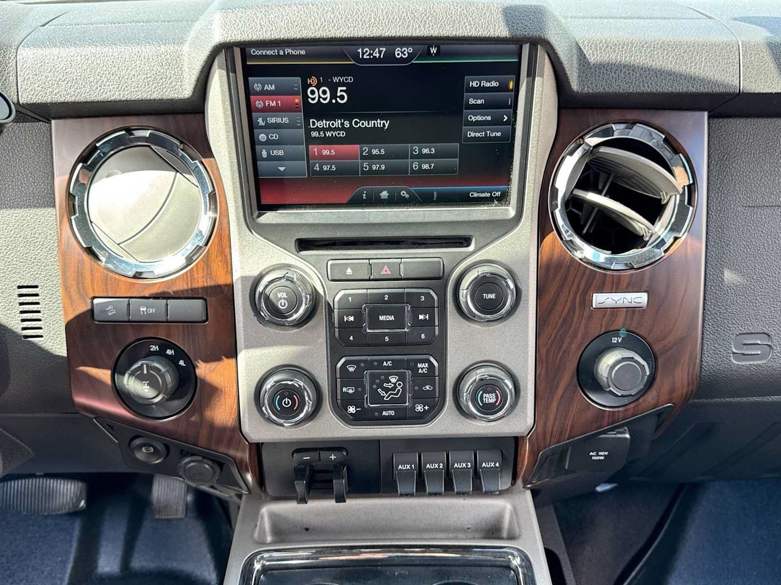 Used 2015 Ford F250 Lariat w/ Lariat Ultimate Package AWD/4WD image 27