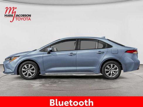 Used 2025 Toyota Corolla LE FWD image 5
