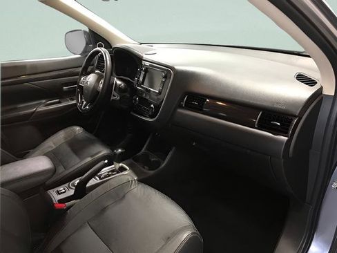 Used 2016 Mitsubishi Outlander GT AWD/4WD image 12