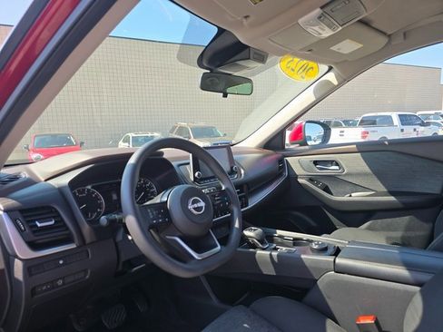 Used 2023 Nissan Rogue SV image 12