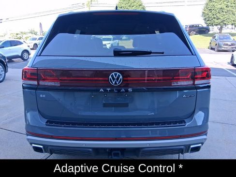 Used 2025 Volkswagen Atlas Peak Edition SE AWD/4WD image 4