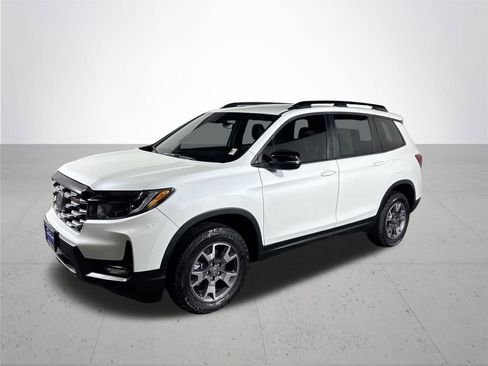 Certified 2022 Honda Passport TrailSport image 2