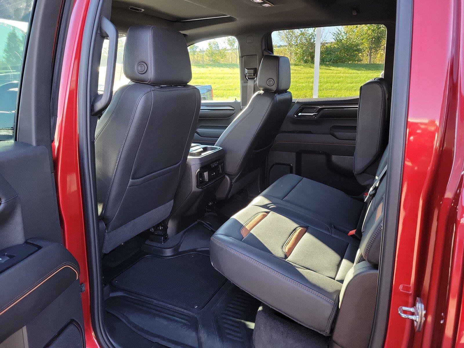 Used 2024 GMC Sierra 1500 AT4 w/ AT4 Preferred Package AWD/4WD image 12