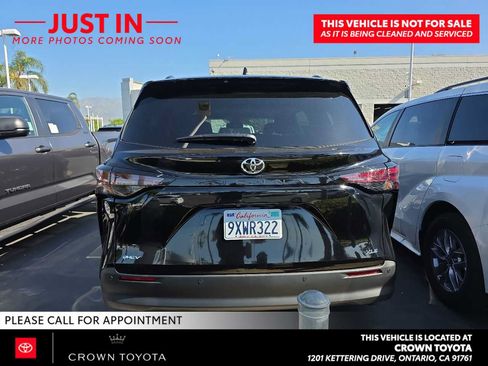 Used 2026 Toyota Sienna XLE FWD image 5