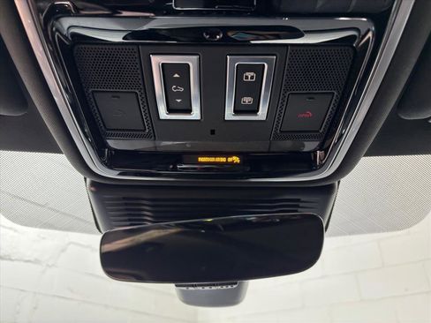 Used 2023 Land Rover Range Rover Velar R-Dynamic S image 12