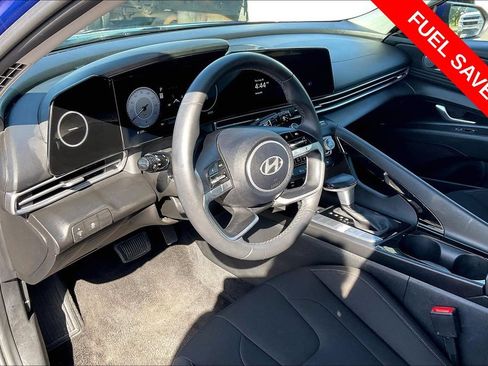 Used 2025 Hyundai Elantra SEL FWD image 13