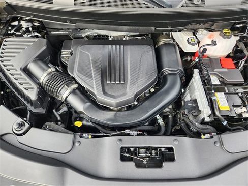 Used 2025 GMC Acadia Elevation image 17