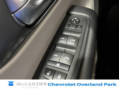 Used 2024 Chrysler Pacifica Touring-L FWD image 16