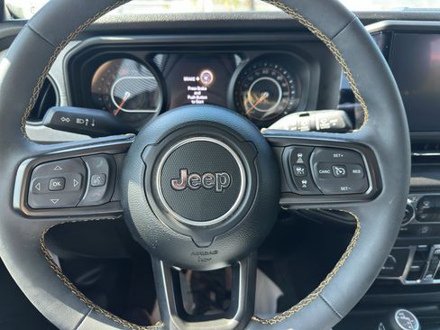 Used 2024 Jeep Wrangler Unlimited Sport AWD/4WD image 9