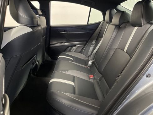 Used 2025 Toyota Camry SE FWD image 13