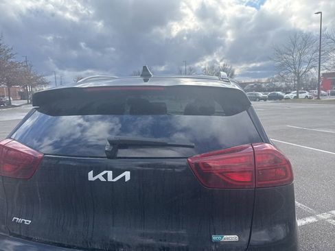 Used 2022 Kia Niro EX Premium image 11