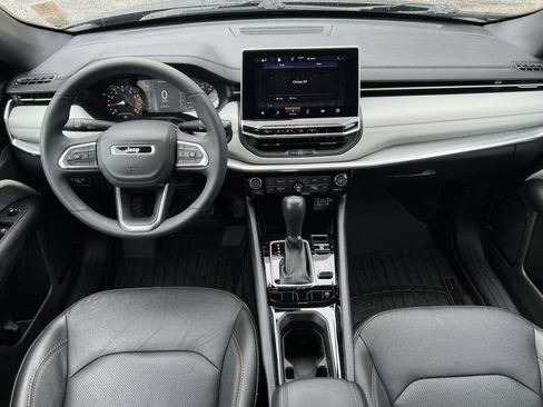 Used 2023 Jeep Compass Limited AWD/4WD image 2
