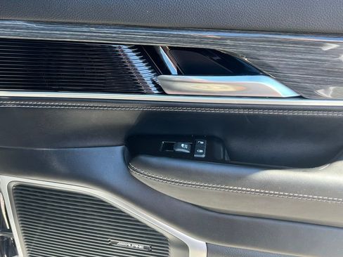 Used 2022 Jeep Wagoneer Series III w/ Flexible Seating Group image 20