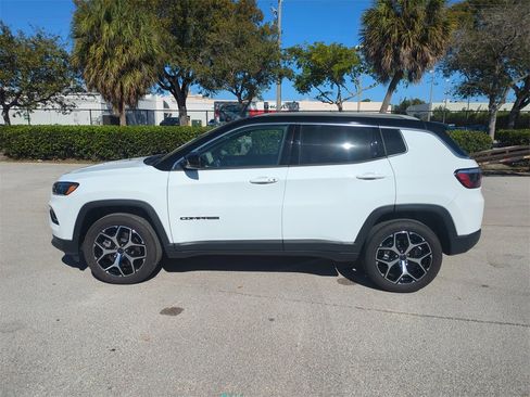 Used 2025 Jeep Compass Limited image 9