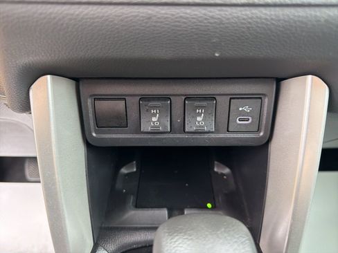 Used 2025 Toyota Corolla Cross XLE image 19