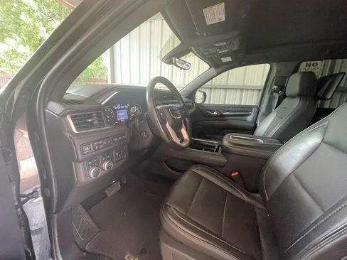 Used 2021 GMC Yukon XL Denali w/ Denali Premium Package image 30