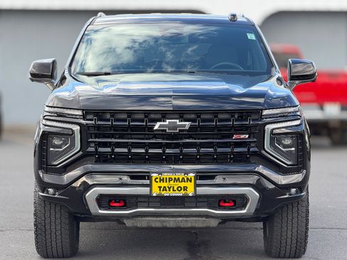 Used 2025 Chevrolet Suburban Z71 AWD/4WD image 2