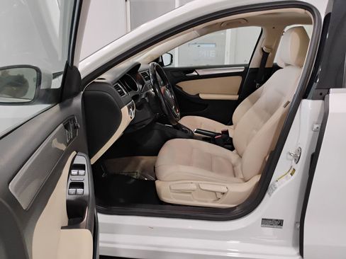 Used 2016 Volkswagen Jetta SE FWD image 61