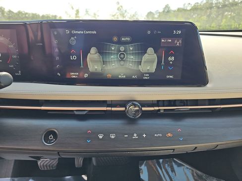 Used 2023 Nissan Ariya FWD image 27