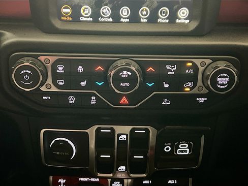 Used 2021 Jeep Gladiator Rubicon image 12