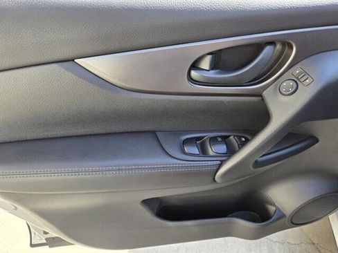 Used 2021 Nissan Rogue Sport S image 22