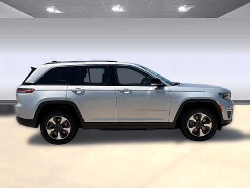 Used 2023 Jeep Grand Cherokee 4WD 4xe image 8