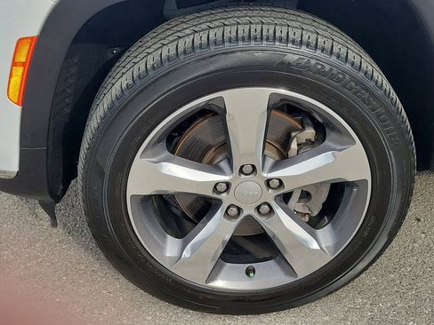 Used 2024 Jeep Grand Cherokee L Limited image 9