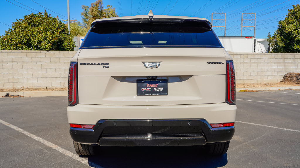 New 2026 Cadillac Escalade IQ Sport 2 w/ LPO, ONYX Package AWD/4WD image 8