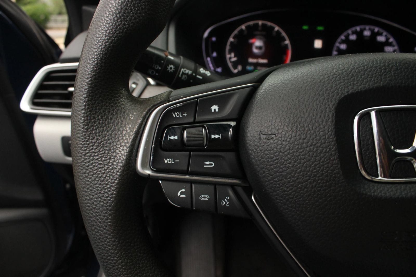 Used 2019 Honda Accord EX image 25
