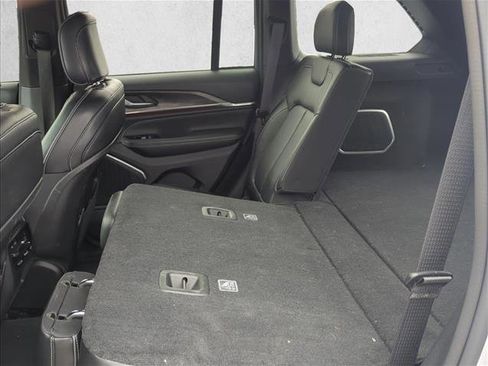 Used 2023 Jeep Grand Cherokee Overland image 19