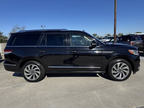 Used 2022 Lincoln Navigator Reserve image 7