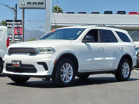 Used 2023 Dodge Durango SXT image 2