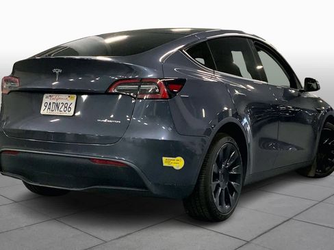 Used 2022 Tesla Model Y Long Range image 11