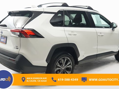 Used 2022 Toyota RAV4 XLE Premium image 6