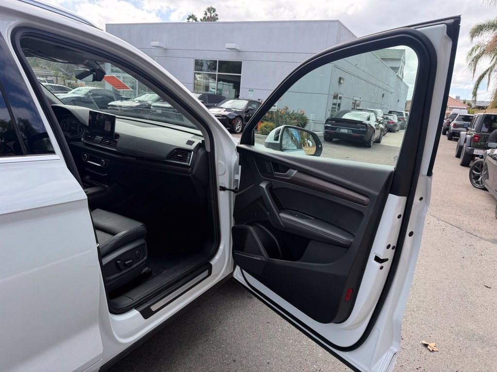 Used 2021 Audi Q5 Prestige w/ Prestige Package AWD/4WD image 16