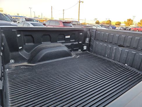 Used 2024 GMC Sierra 1500 SLT image 17