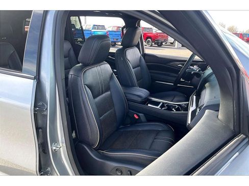 Used 2026 Chevrolet Traverse High Country image 8