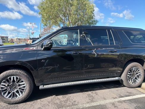 Used 2025 Chevrolet Suburban Z71 image 18