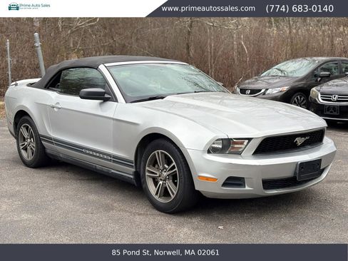 Used 2010 Ford Mustang Convertible RWD image 12