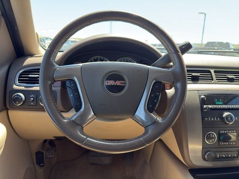 Used 2008 GMC Yukon XL SLT w/ SLT Preferred Equipment Group AWD/4WD image 16