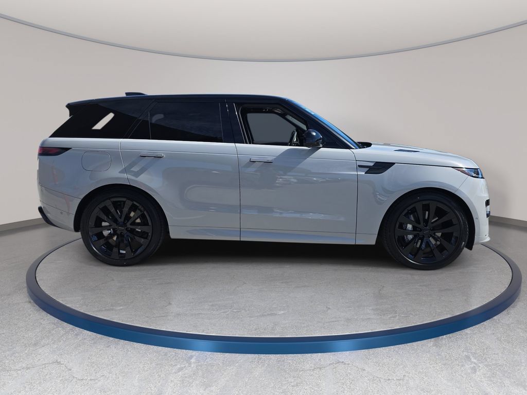 New 2027 Land Rover Range Rover Sport Dynamic SE AWD/4WD image 4