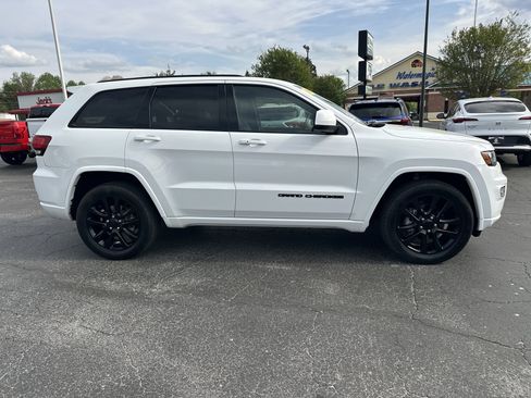 Used 2018 Jeep Grand Cherokee Altitude image 9