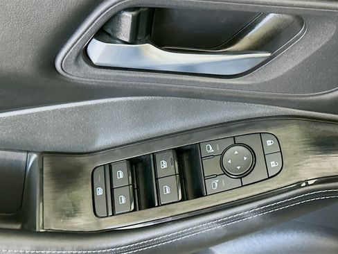 Used 2025 Nissan Rogue SV image 15