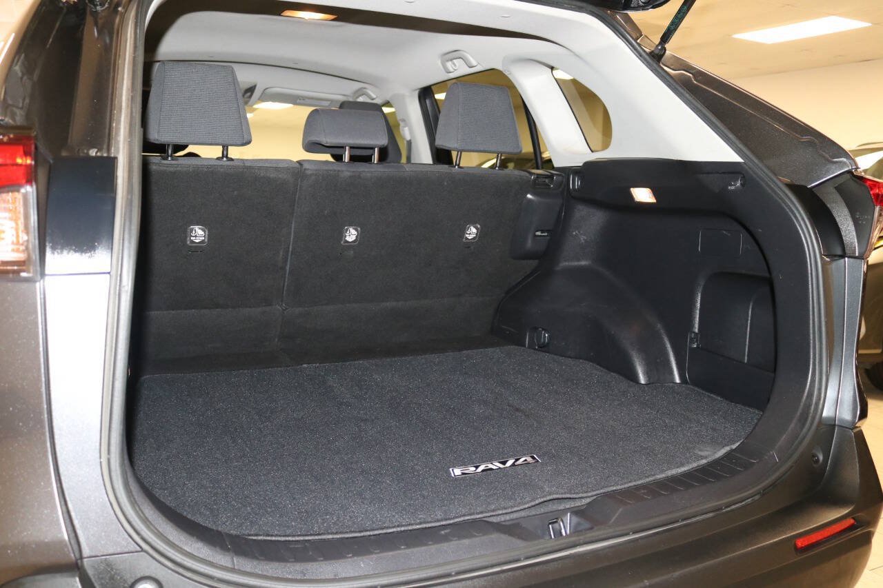 Used 2020 Toyota RAV4 LE w/ Carpet Mat Package AWD/4WD image 84